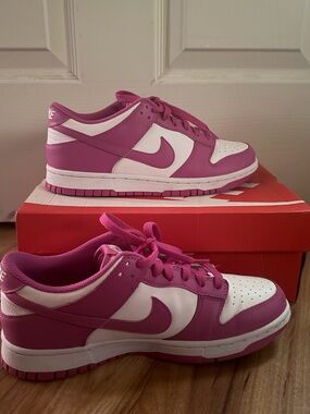 Unk Women’s Pink/White Low-Top Sneakers